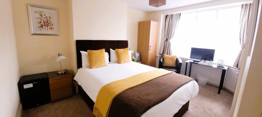 Hampton Lodge En-Suite Rooms With Free Parking สแตรทฟอร์ด อะพอน เอวอน ภายนอก รูปภาพ